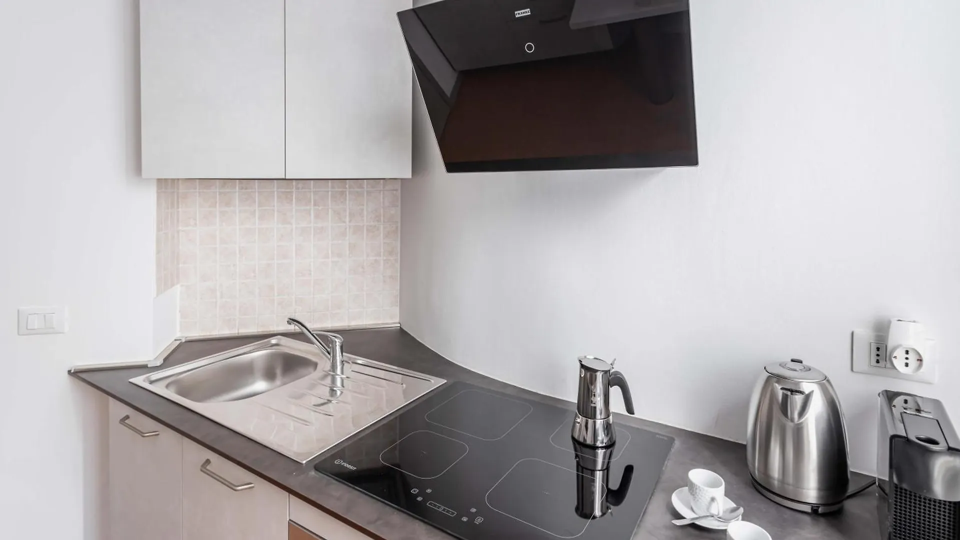 Casa Fiordaliso - Pavia City - By Host4U 0*,  イタリア